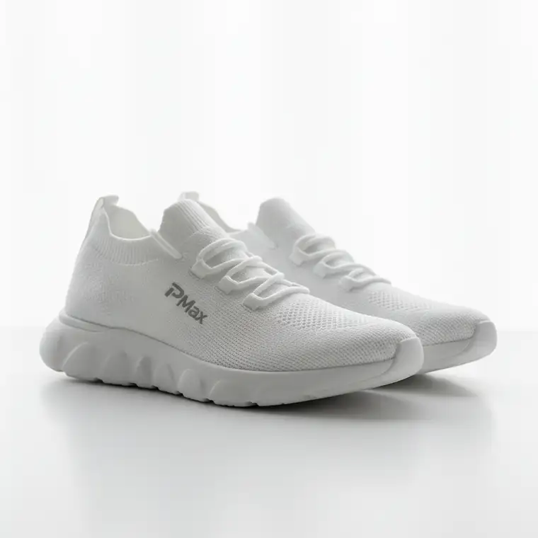 Dashboard kampanii Google Performance Max dla sklepu z obuwiem pokazujący wyniki testu dwóch strategii stawek i porównanie ROAS oraz liczby konwersji